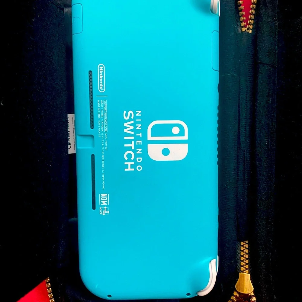 Nintendo switch lite with carrying case - Picture 3 of 7